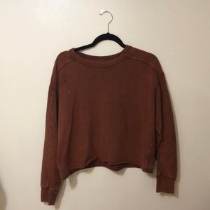 Arie burnt orange cropped sweatshirt.